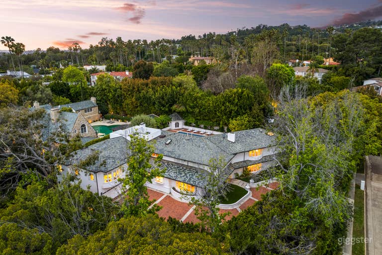  SIERRA BEVERLY VILLA: LUXE CHARM & VERSATILE HOME 