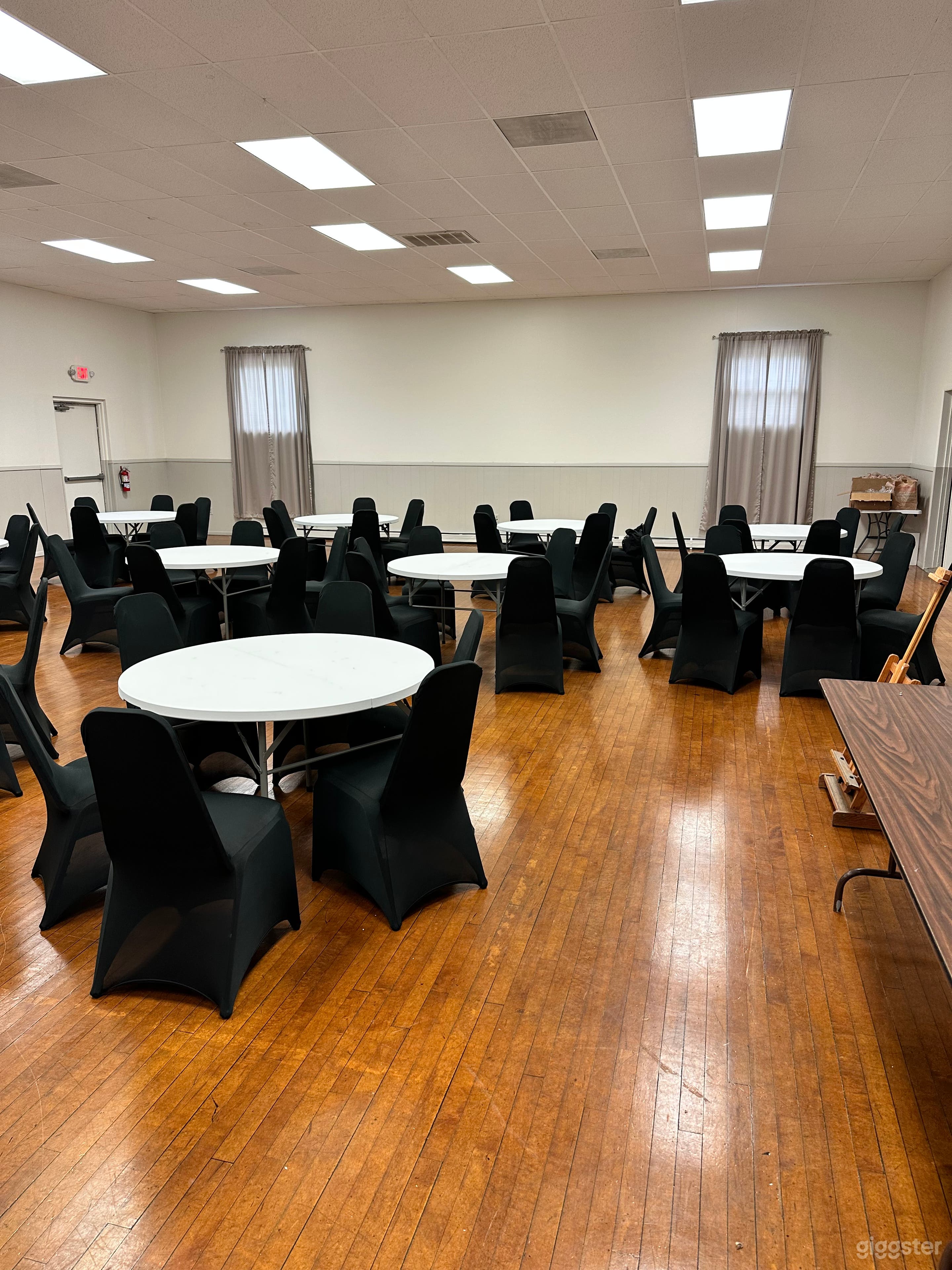 Spacious Versatile Event Venue & Chapel & Kitchen Photo 1