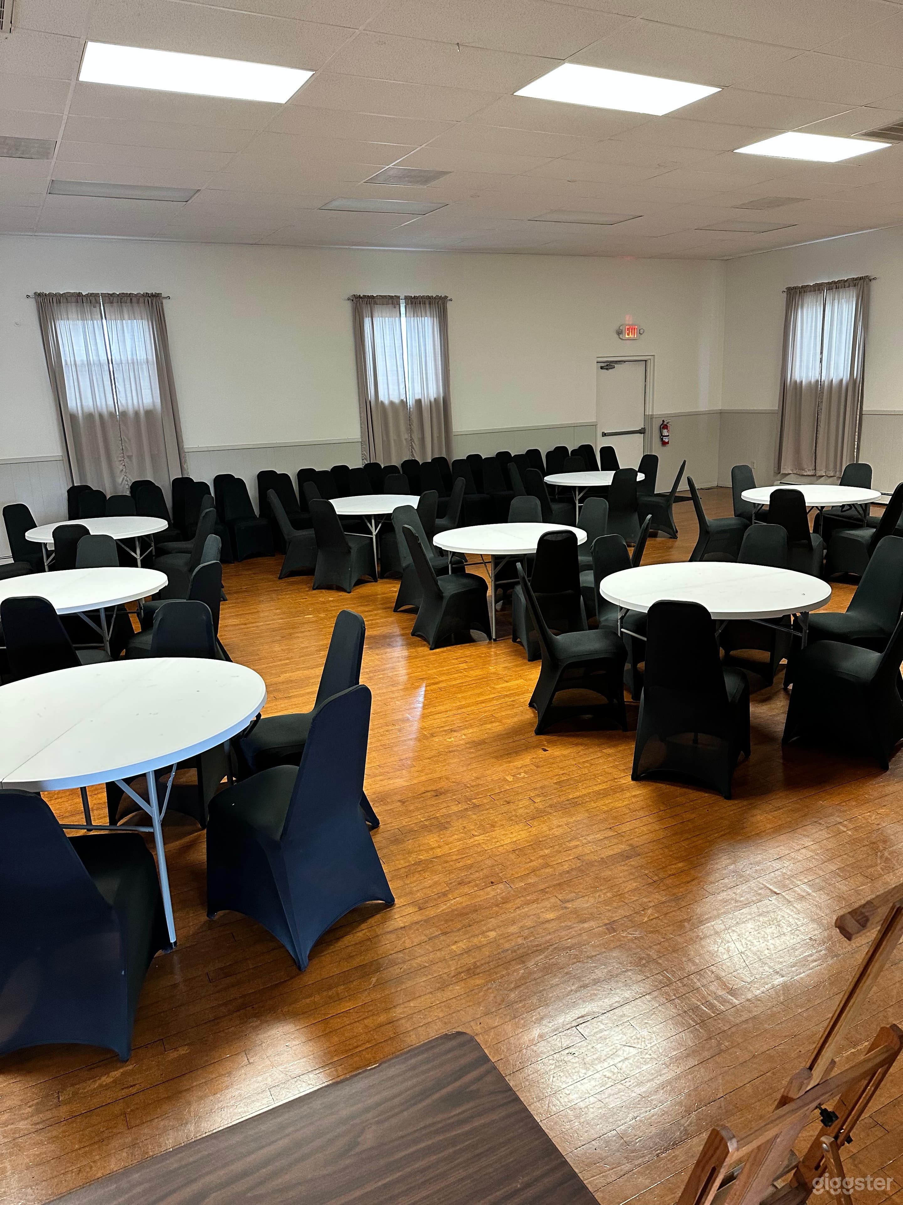 Spacious Versatile Event Venue & Chapel & Kitchen Photo 4