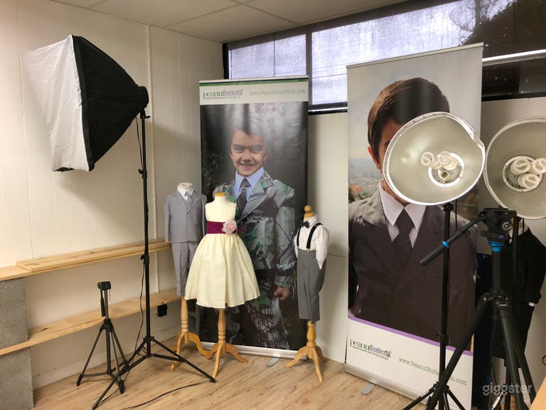  Office four. Can be used for photography, filming or casting. 