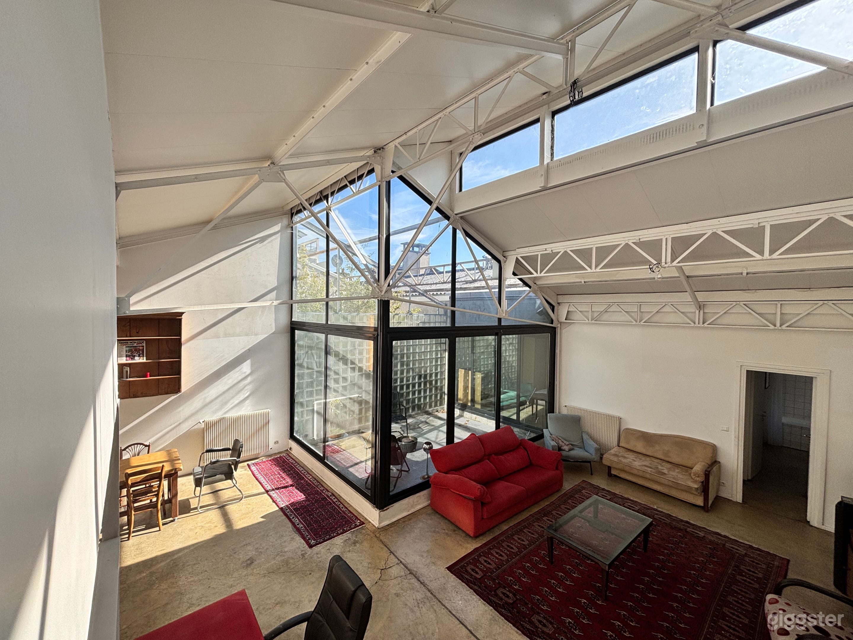 Photo de Loft rare et magnifique avec des espaces de vie et de travail spacieux et pratiques ! 1