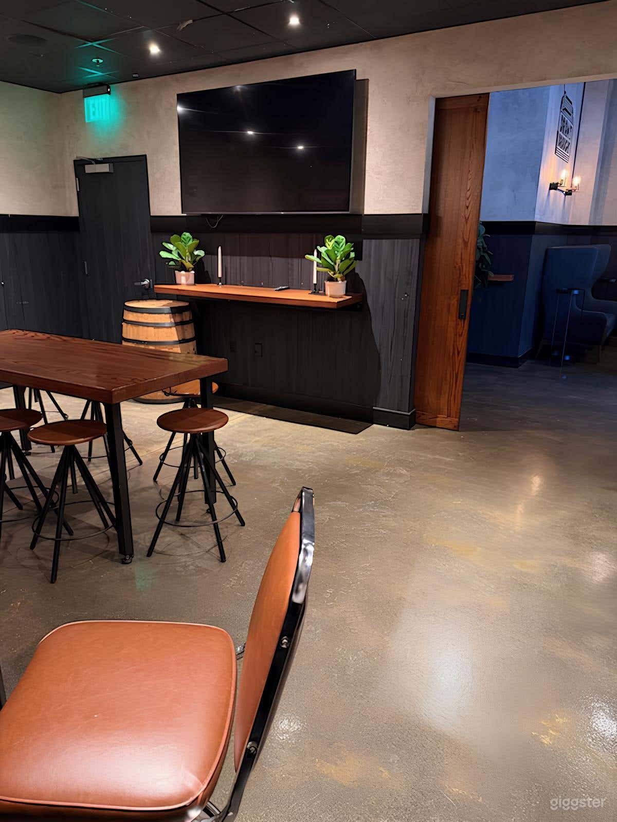 Derby Room - Durham Photo 3