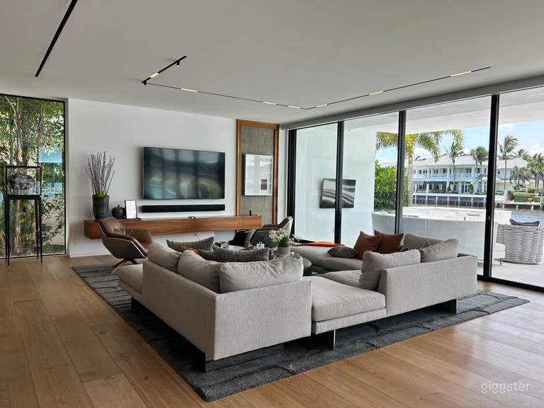  WATERFRONT ESTATE-ICONIC PRODUCTION LOCATION 