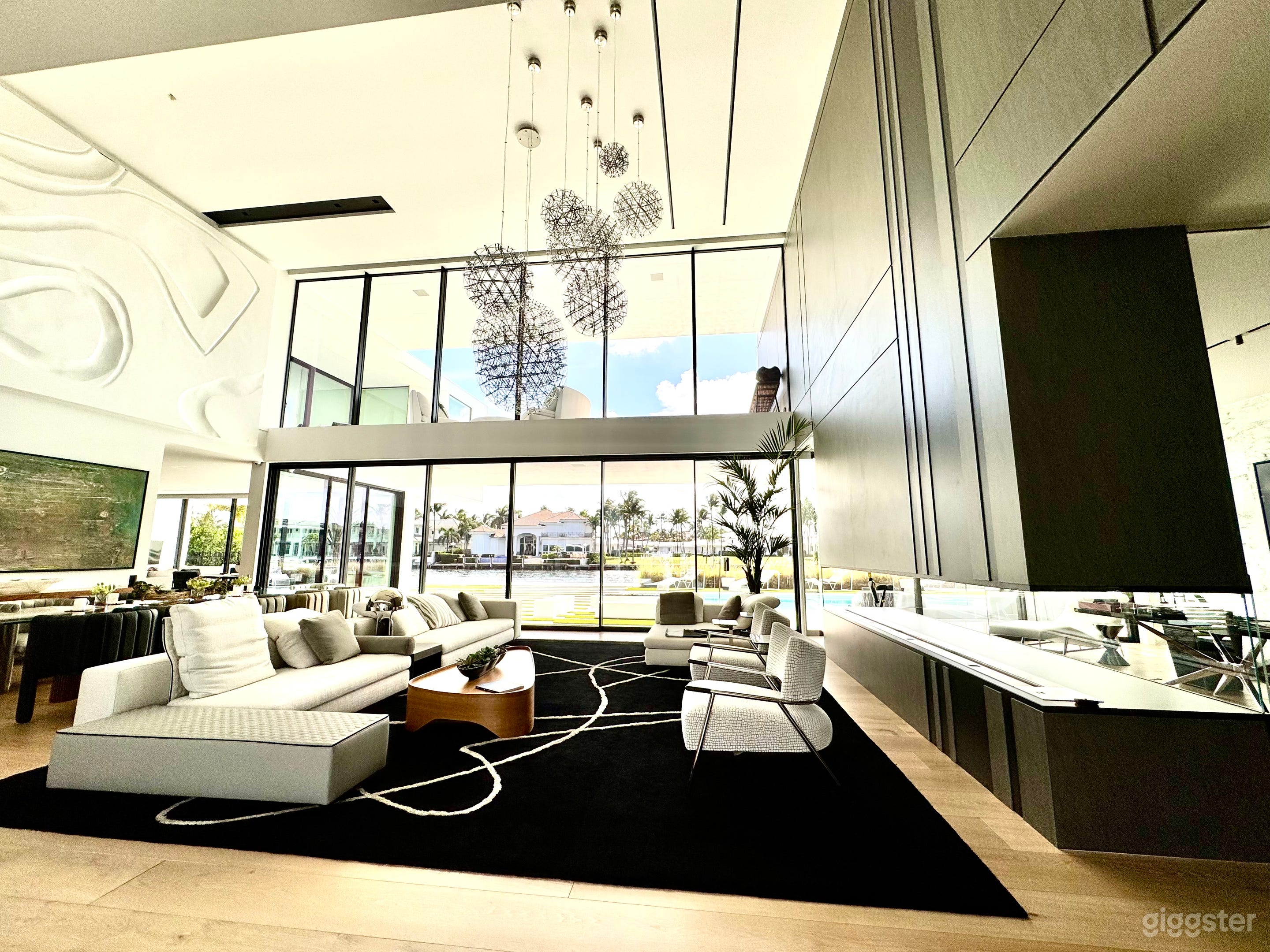 WATERFRONT ESTATE-ICONIC PRODUCTION LOCATION Photo 2