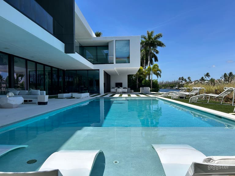  WATERFRONT ESTATE-ICONIC PRODUCTION LOCATION 