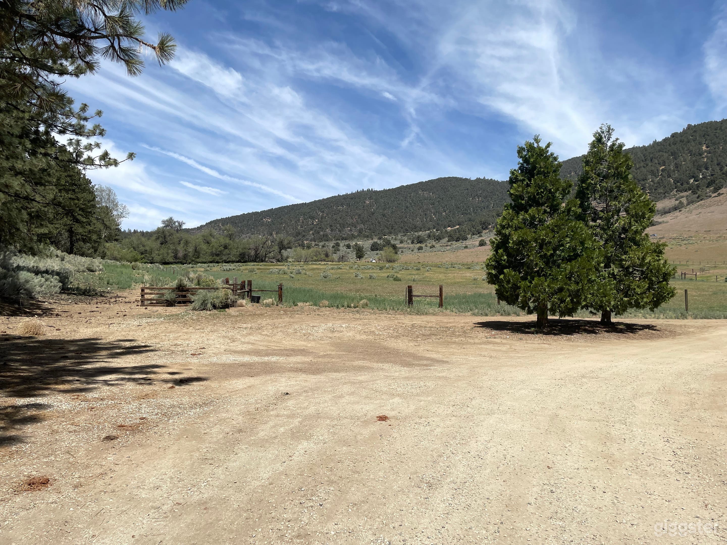 Valley Mountain View Expansive Grounds Farm  Photo 1