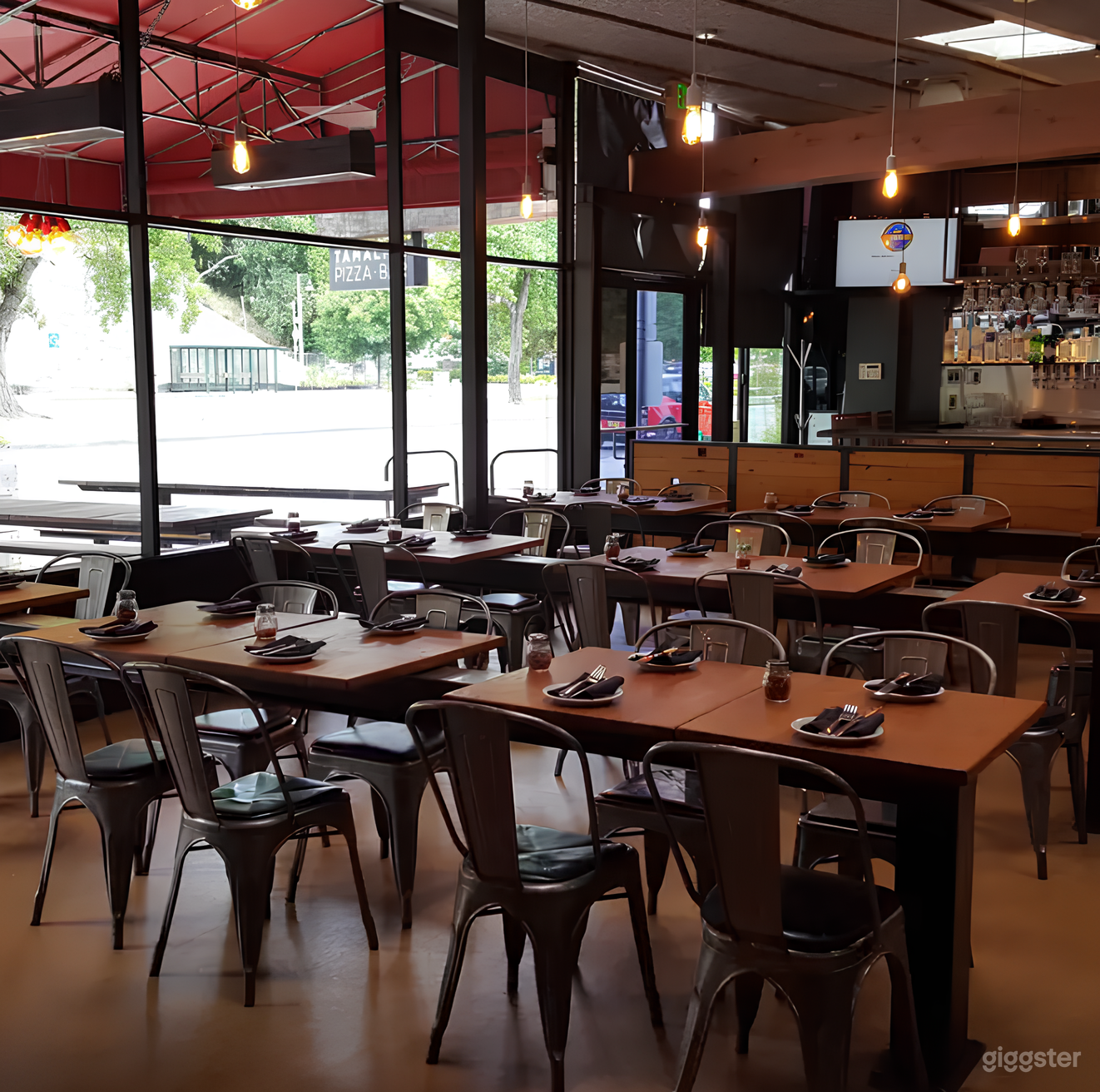 Modern Stylish Dining Room Photo 2