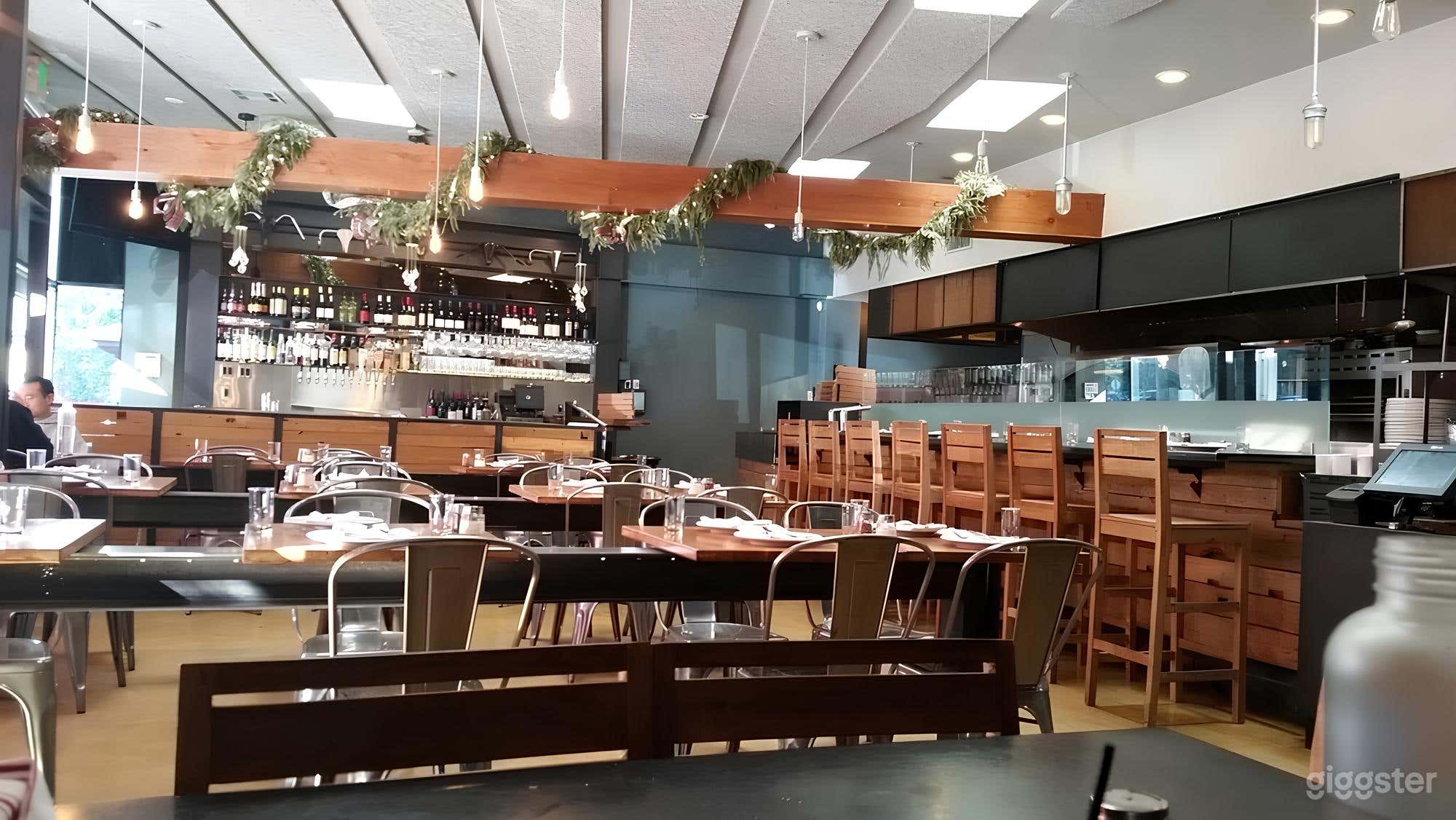 Modern Stylish Dining Room Photo 3