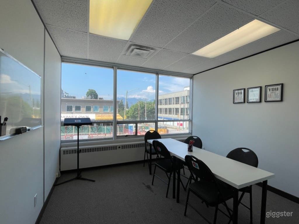 Bright &amp; Spacious Office Space in Kitsilano Photo 4
