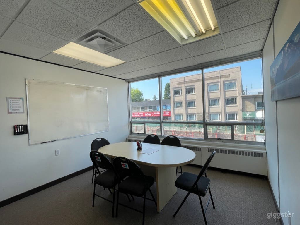 Bright &amp; Spacious Office Space in Kitsilano Photo 2