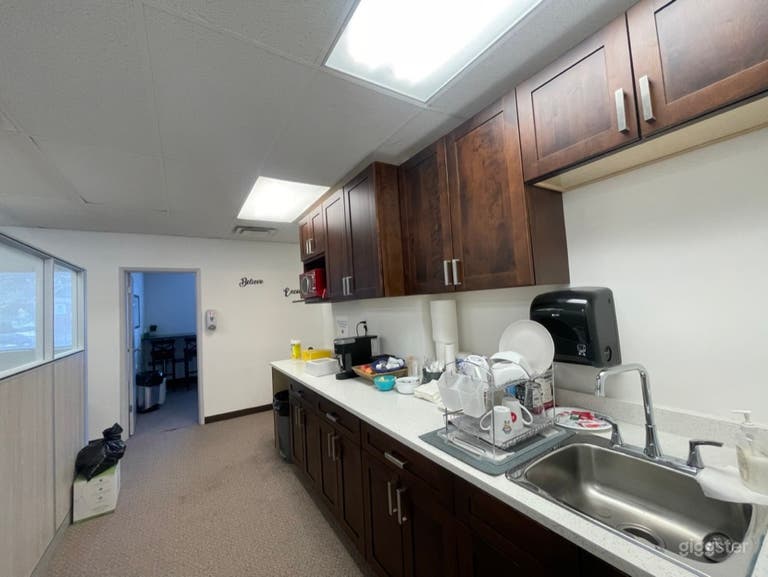  Bright & Spacious Office Space in Kitsilano 