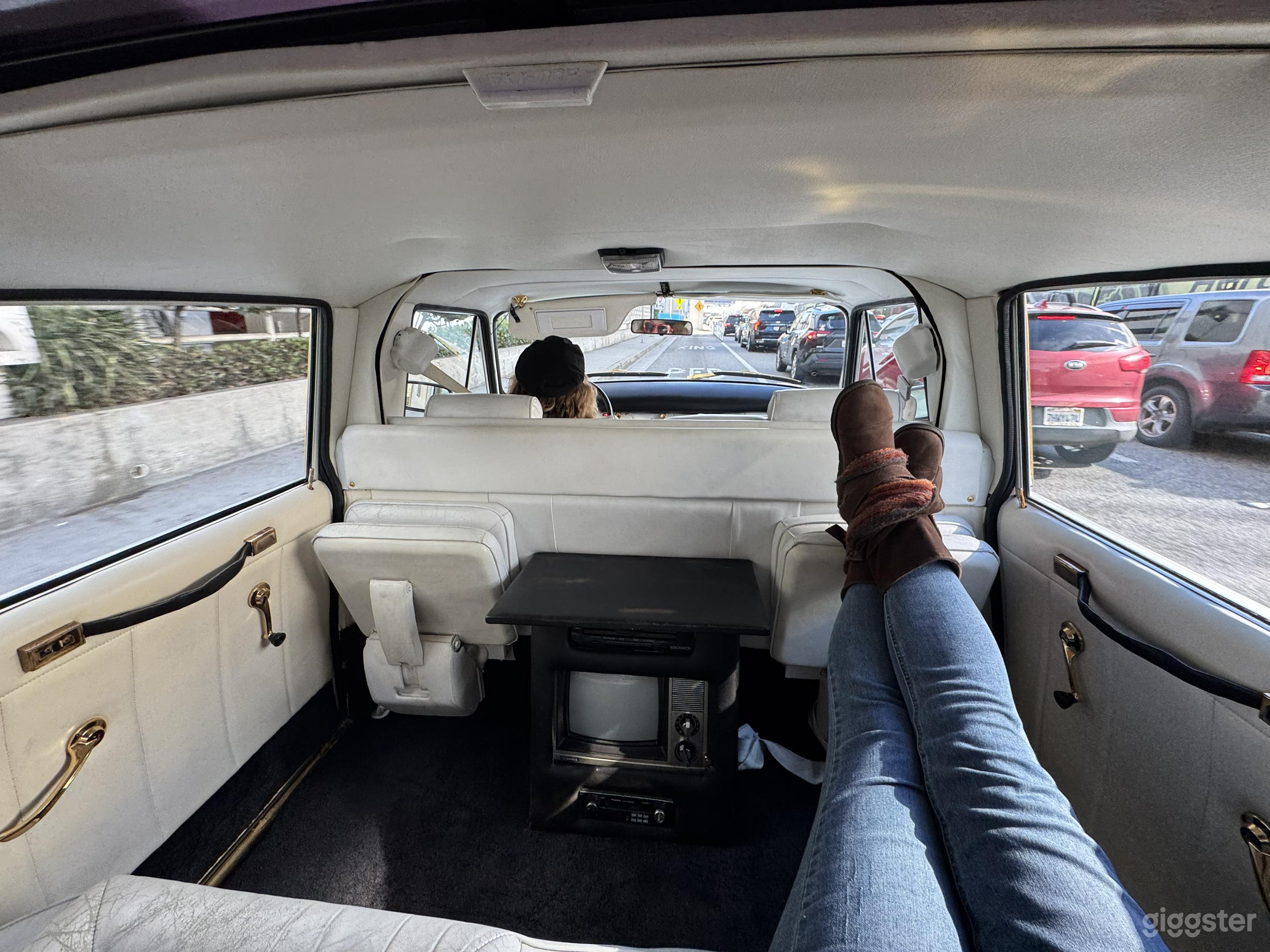 1983 Checker Cab Limo - white w/ gold trim & white interior Photo 4