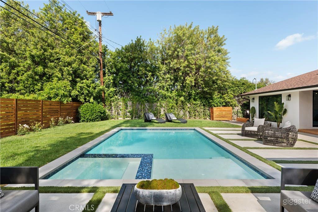 Spacious &amp; Luxurious Mid Century Modern Home Hills Photo 1