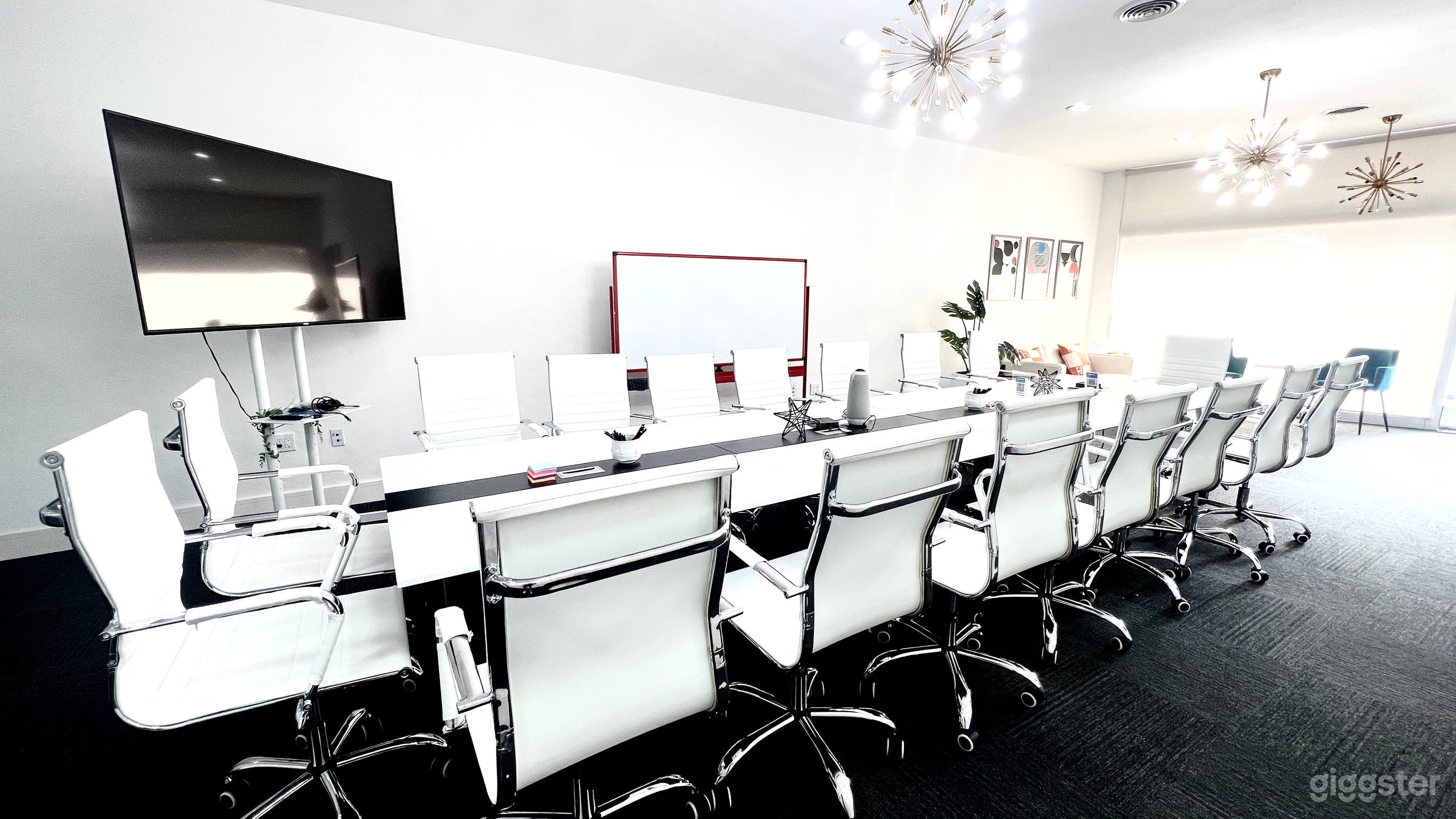 The Hub for Modern Meeting in downtown SM Photo 2