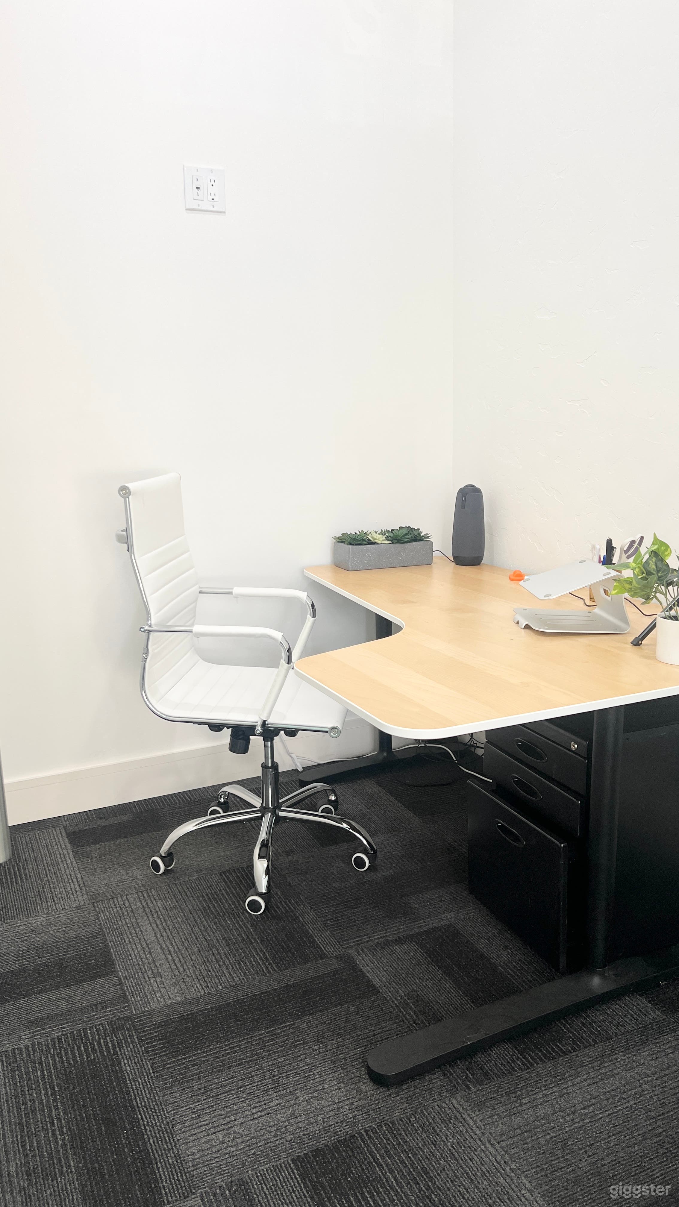 The Hub for Modern Meeting in downtown SM Photo 4