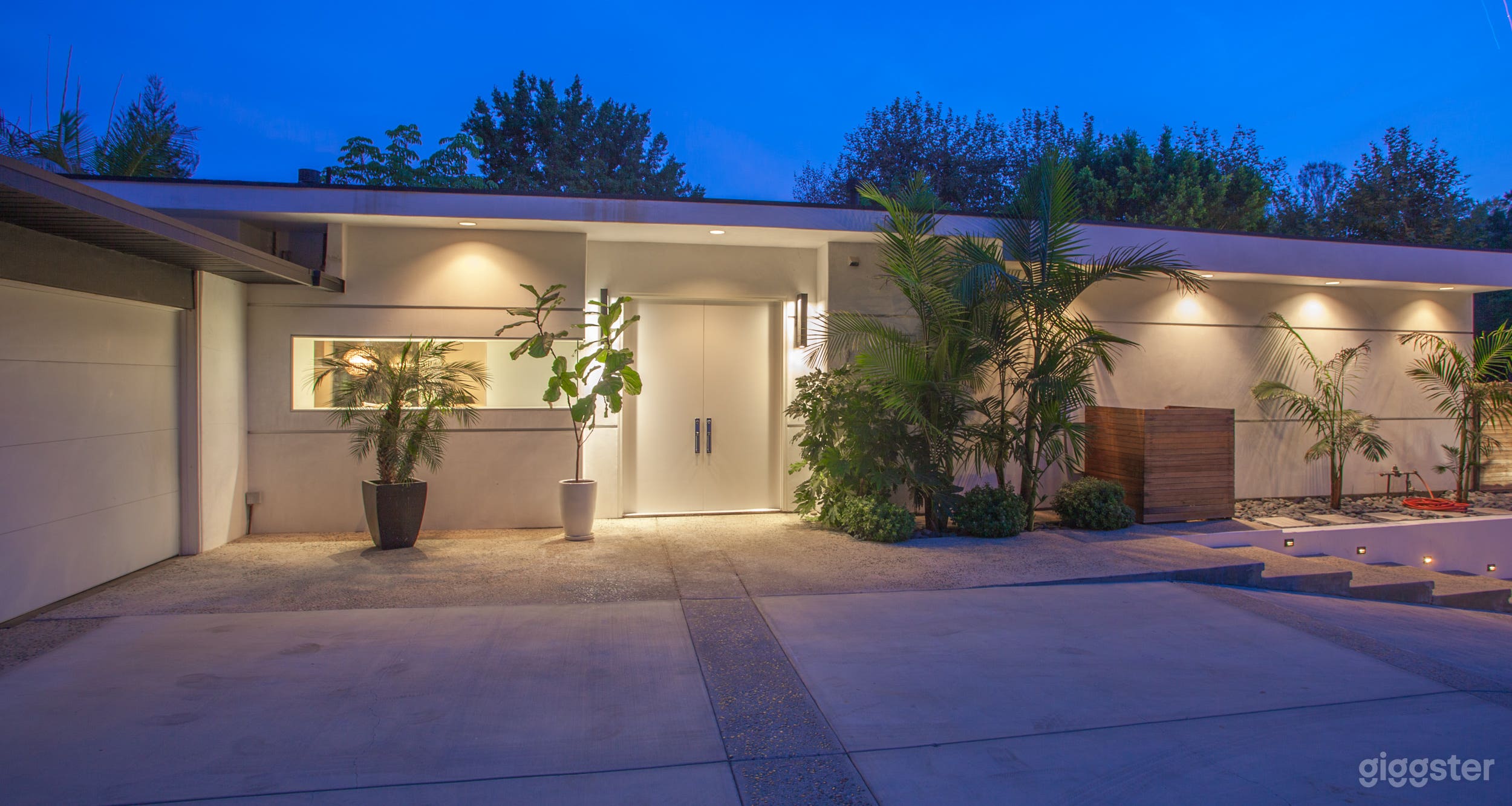 Sam's Sleek Modern Photo 4