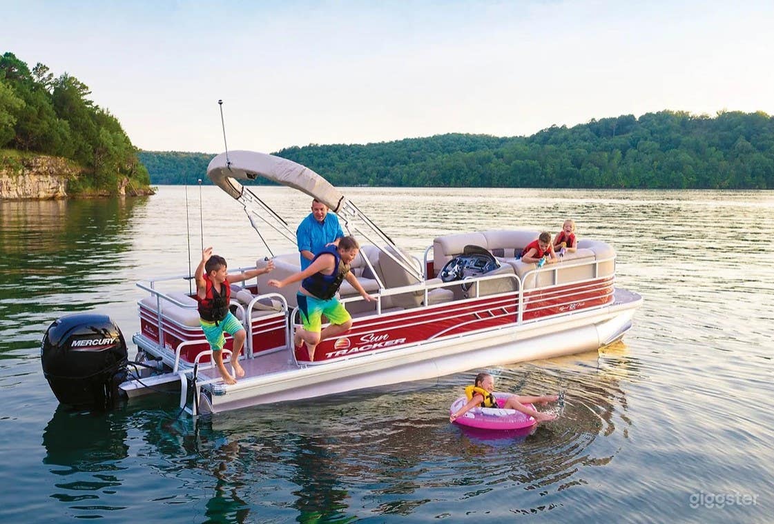 Boat with Spacious and Stable Platform Photo 1