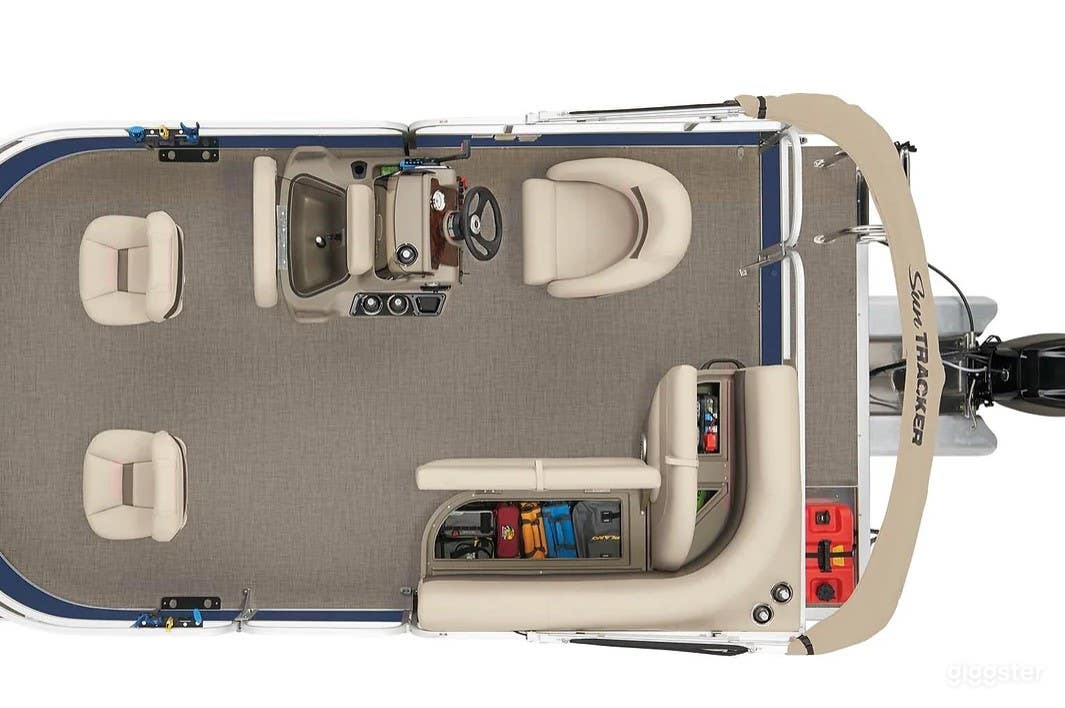 Boat with Spacious and Stable Platform Photo 3