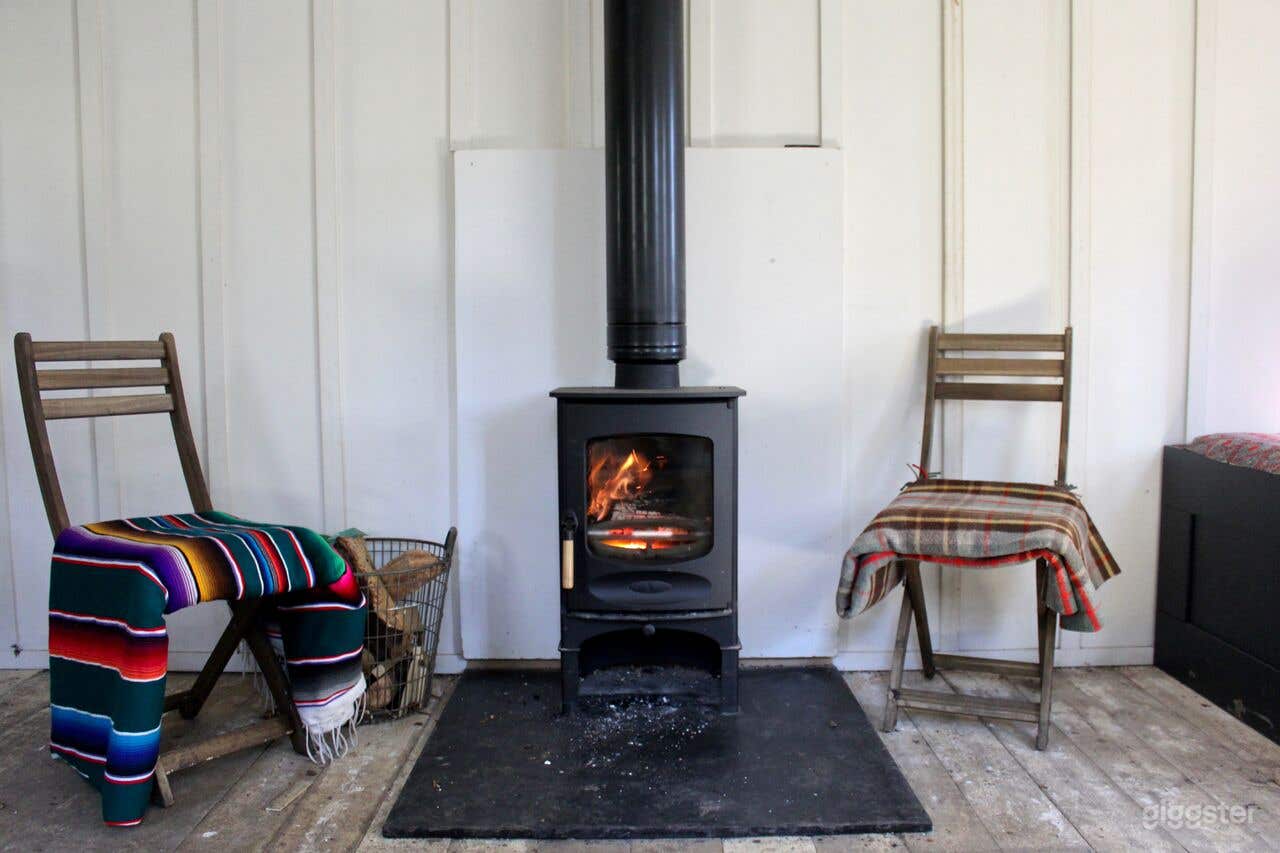 Gorgeous Woodland Cabin Photo 4