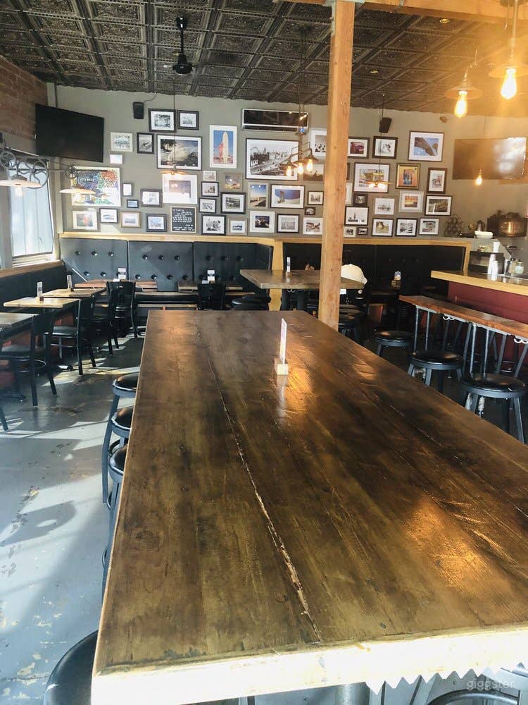  Unique Spacious Restaurant & Bar in Santa Monica 