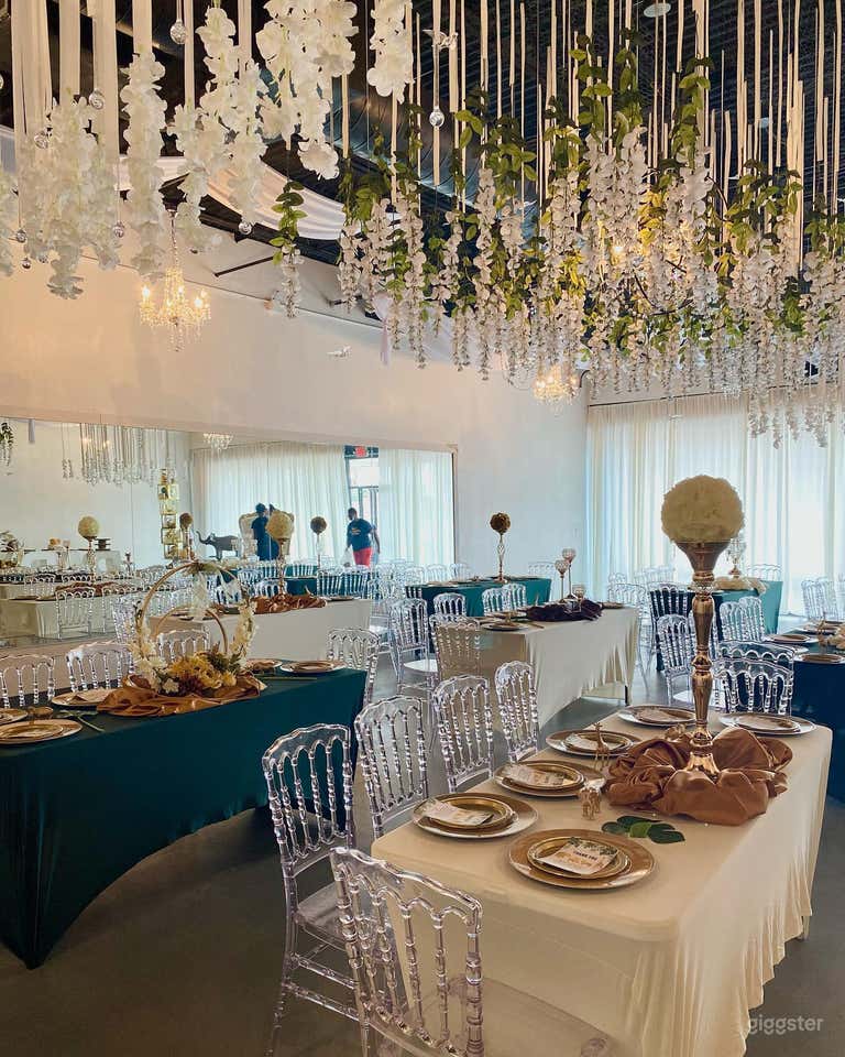  2200 SQFT Floral Room 