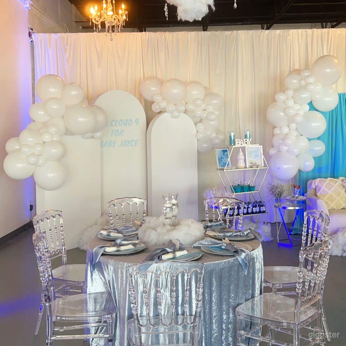 2200 SQFT Floral Room Photo 4