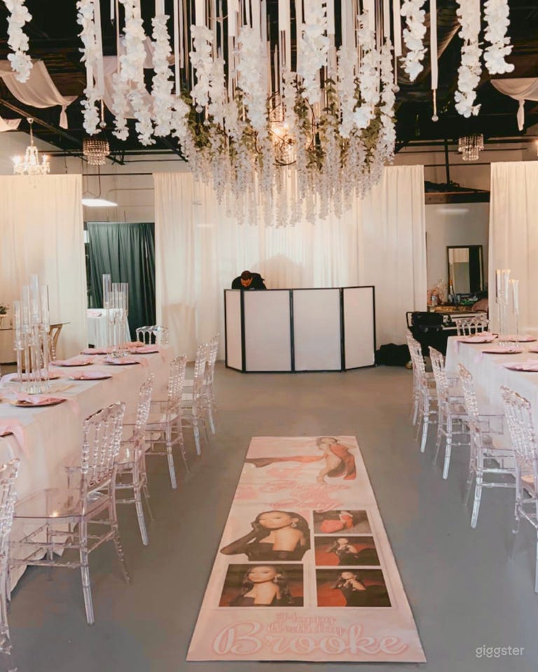  2200 SQFT Floral Room 