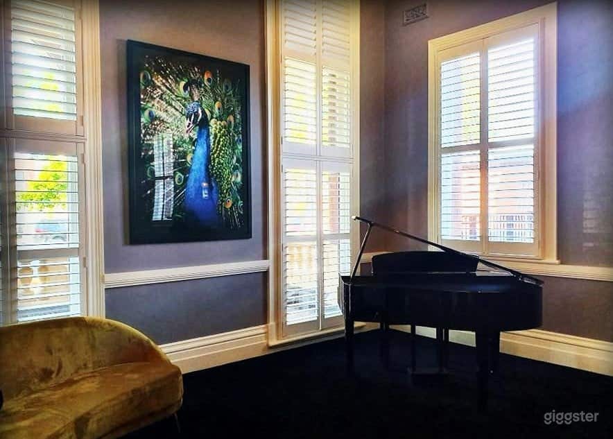 The Lounge Bar Photo 4