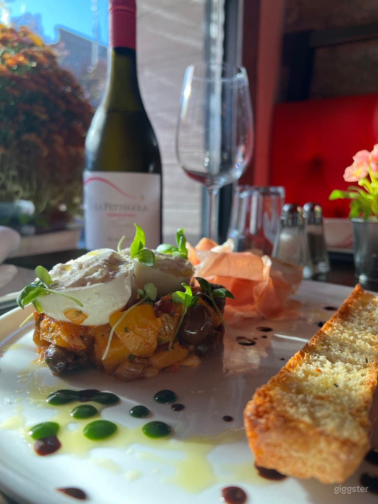  Bayfront Restaurant Ideal for Private Gatherings 