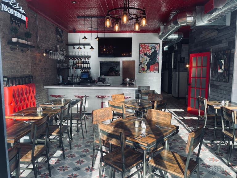  Bayfront Restaurant Ideal for Private Gatherings 