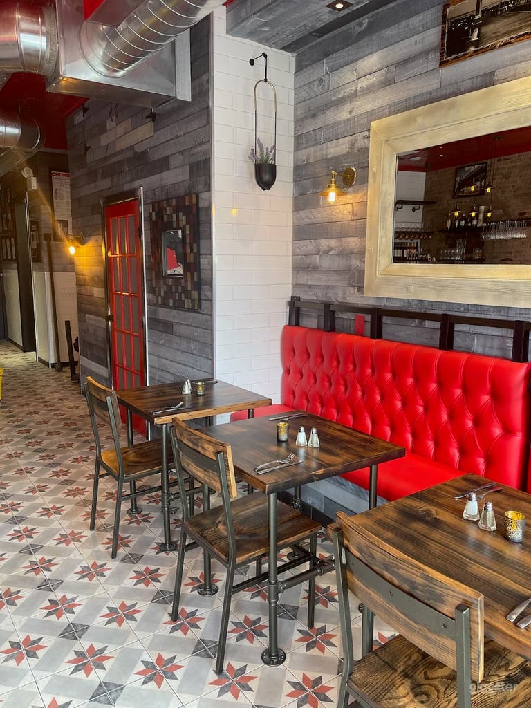  Bayfront Restaurant Ideal for Private Gatherings 