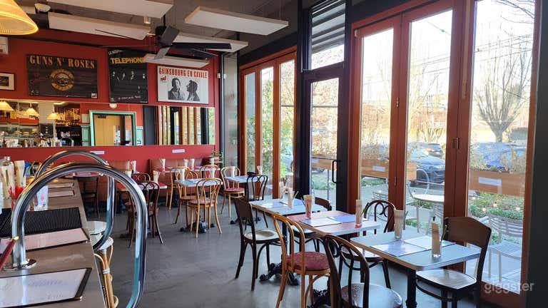  French Café with Cocktail Bar 