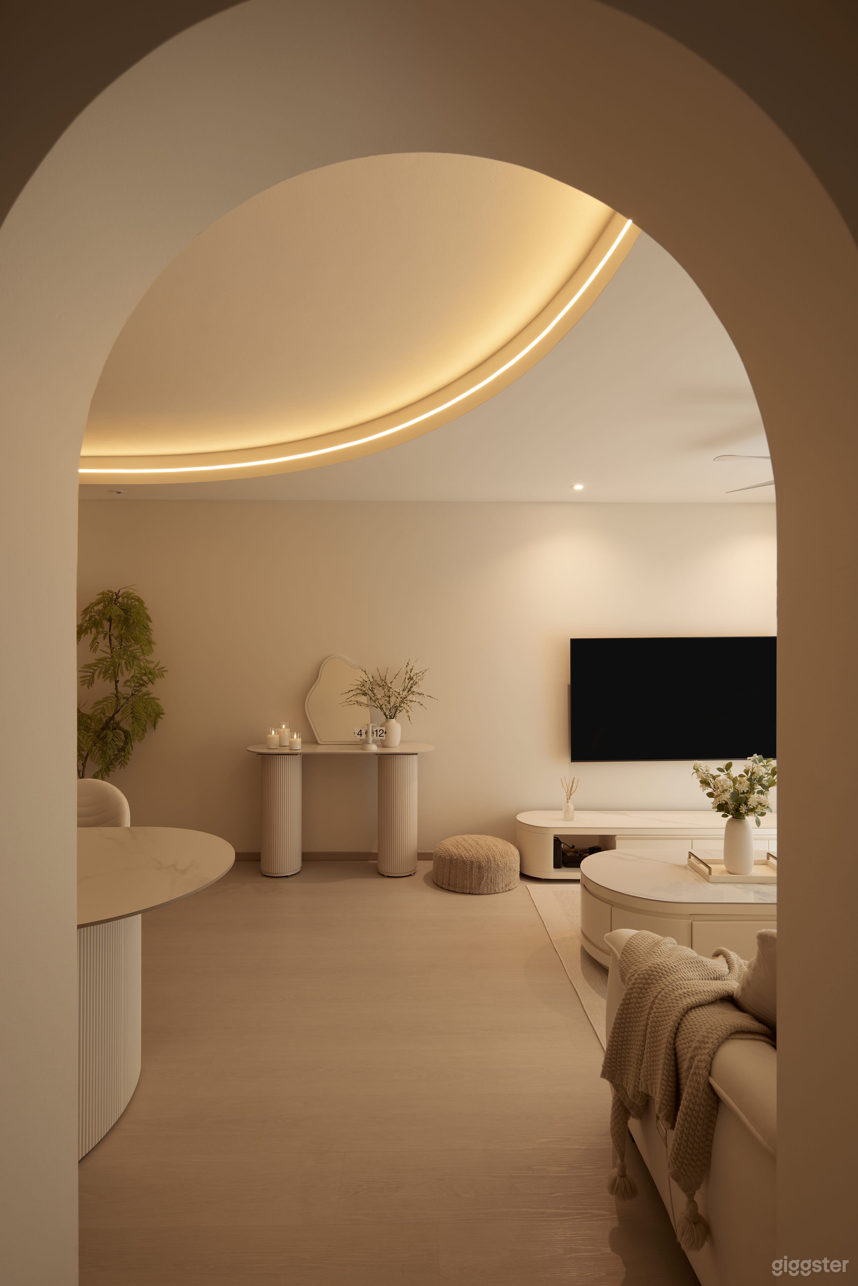 Bright and airy perfect for filming Photo 4