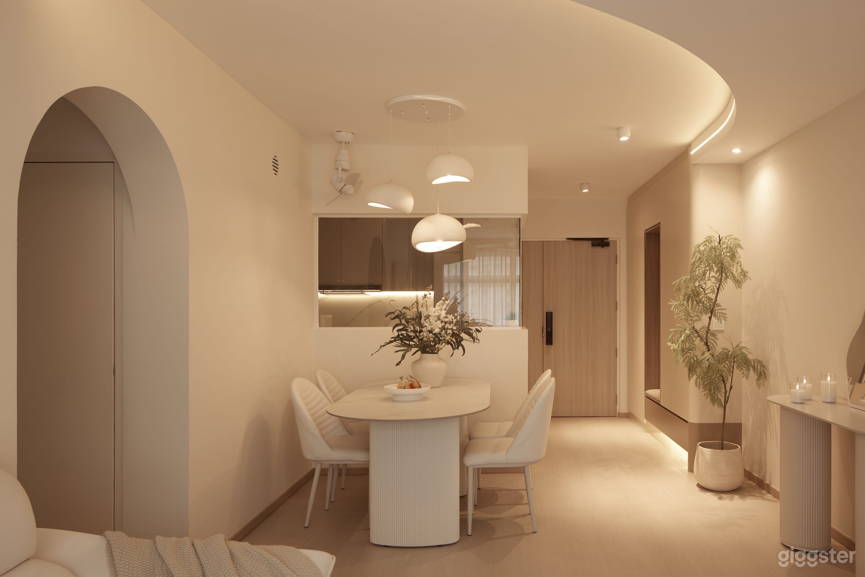 Bright and airy perfect for filming Photo 2