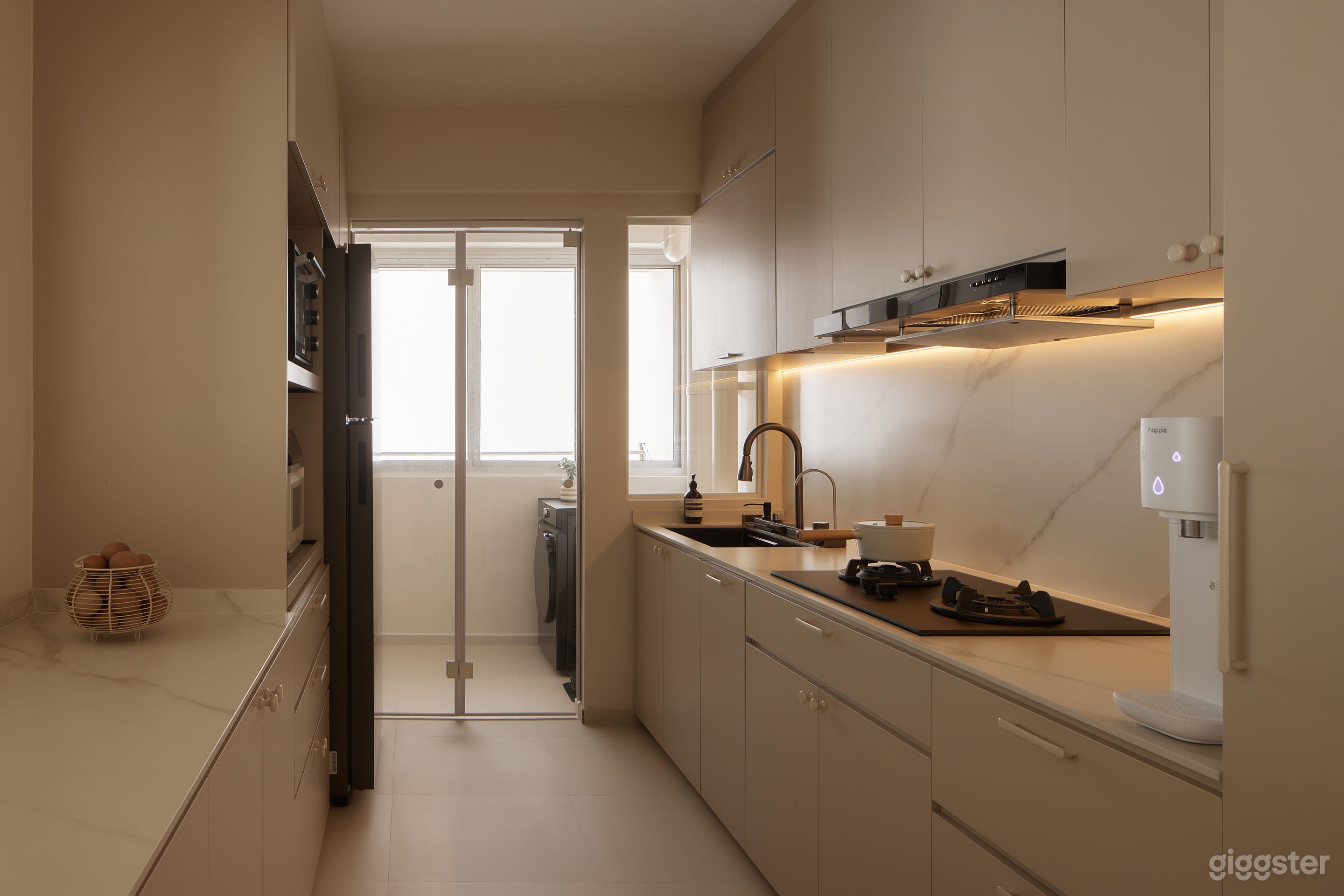 Bright and airy perfect for filming Photo 3