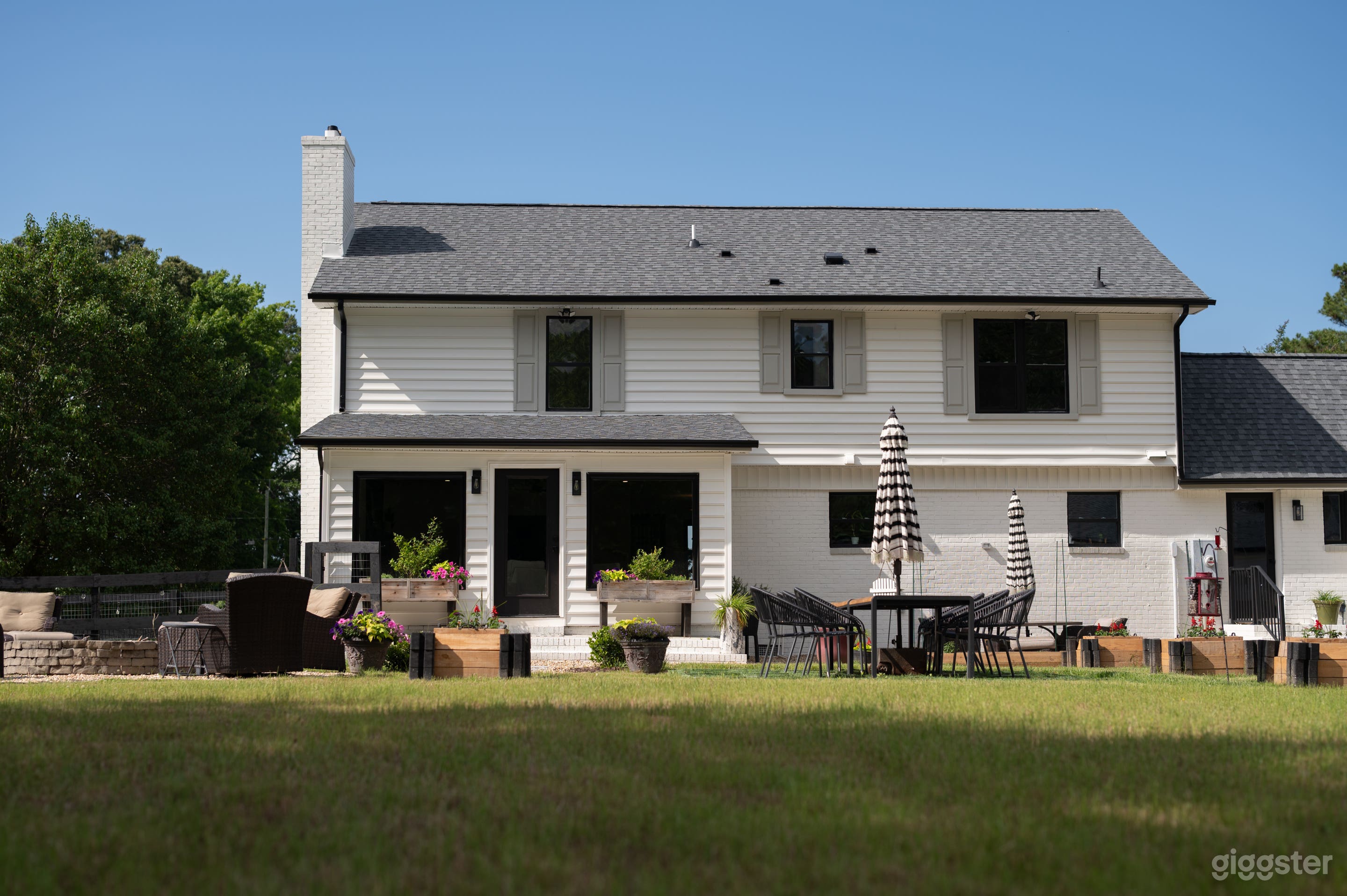 A Tranquil Countryside Escape Photo 2