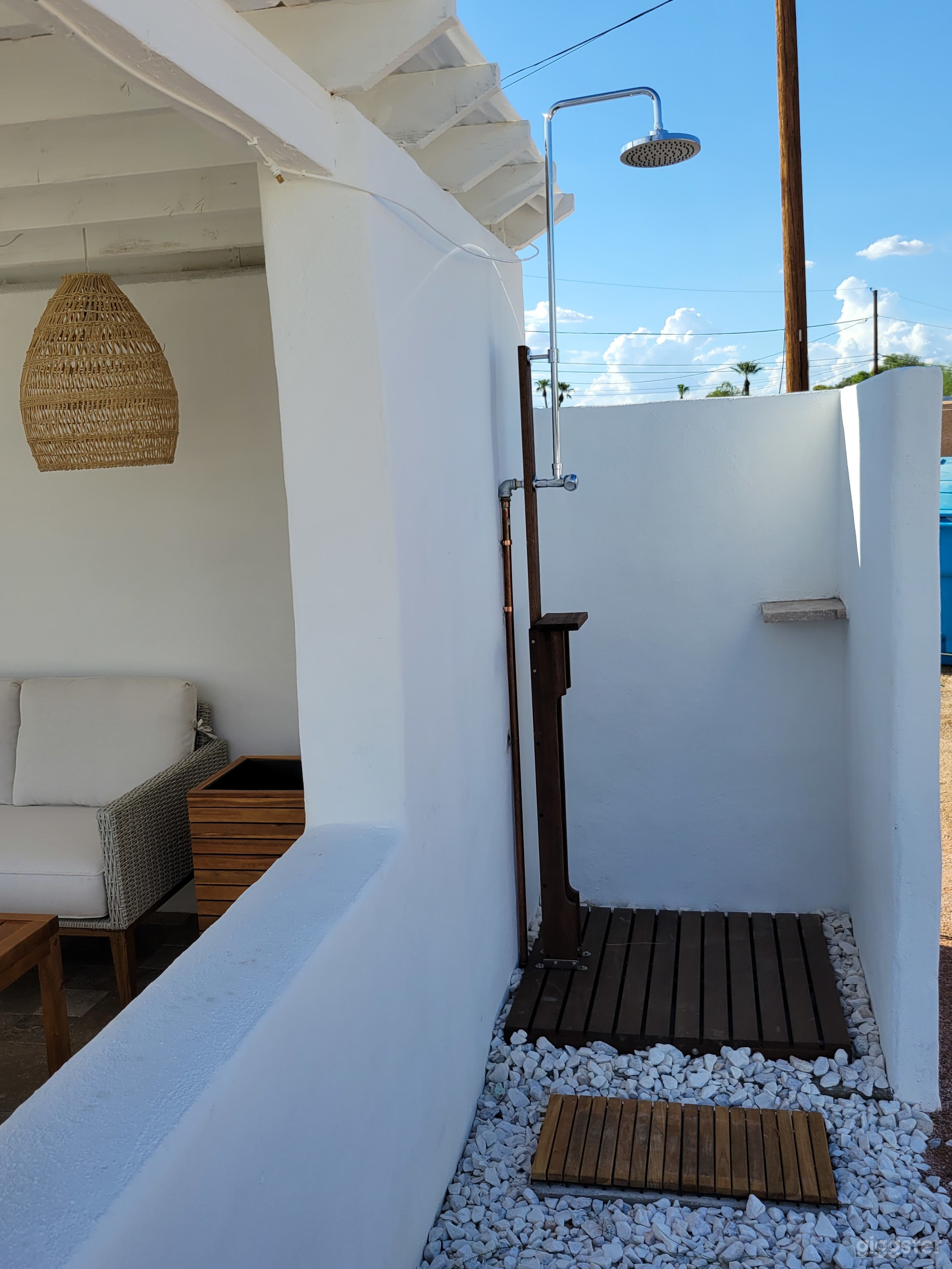Out door shower attached to the cabana 