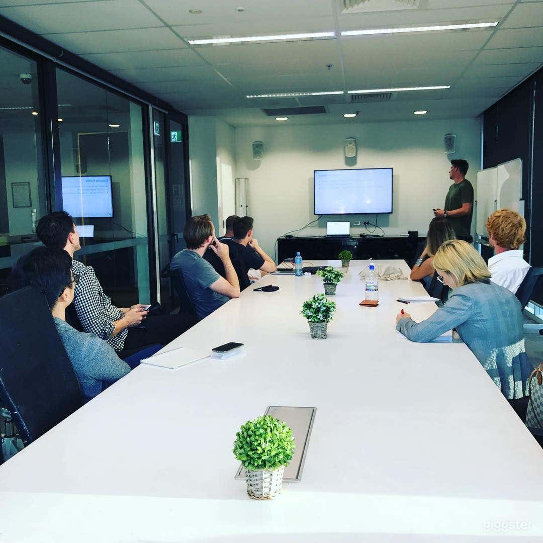 17-Person Conference Room Photo 3