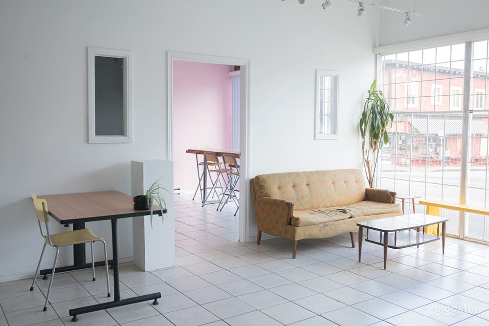 Bright Meeting Room  Photo 2