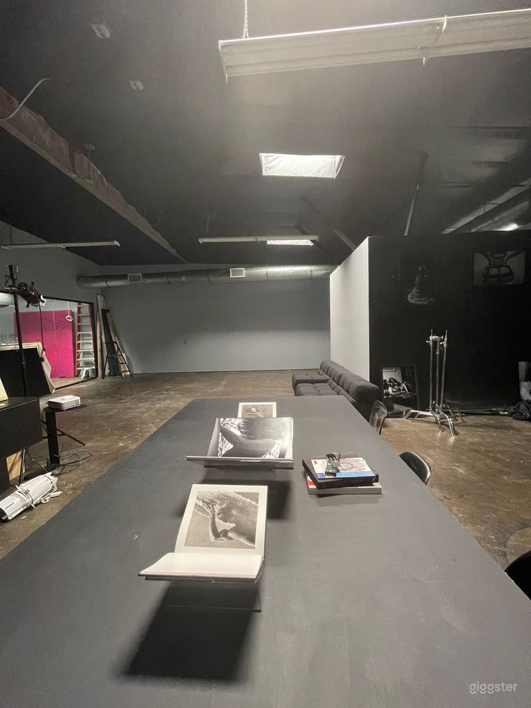  Large creative studio space w drive in garage 