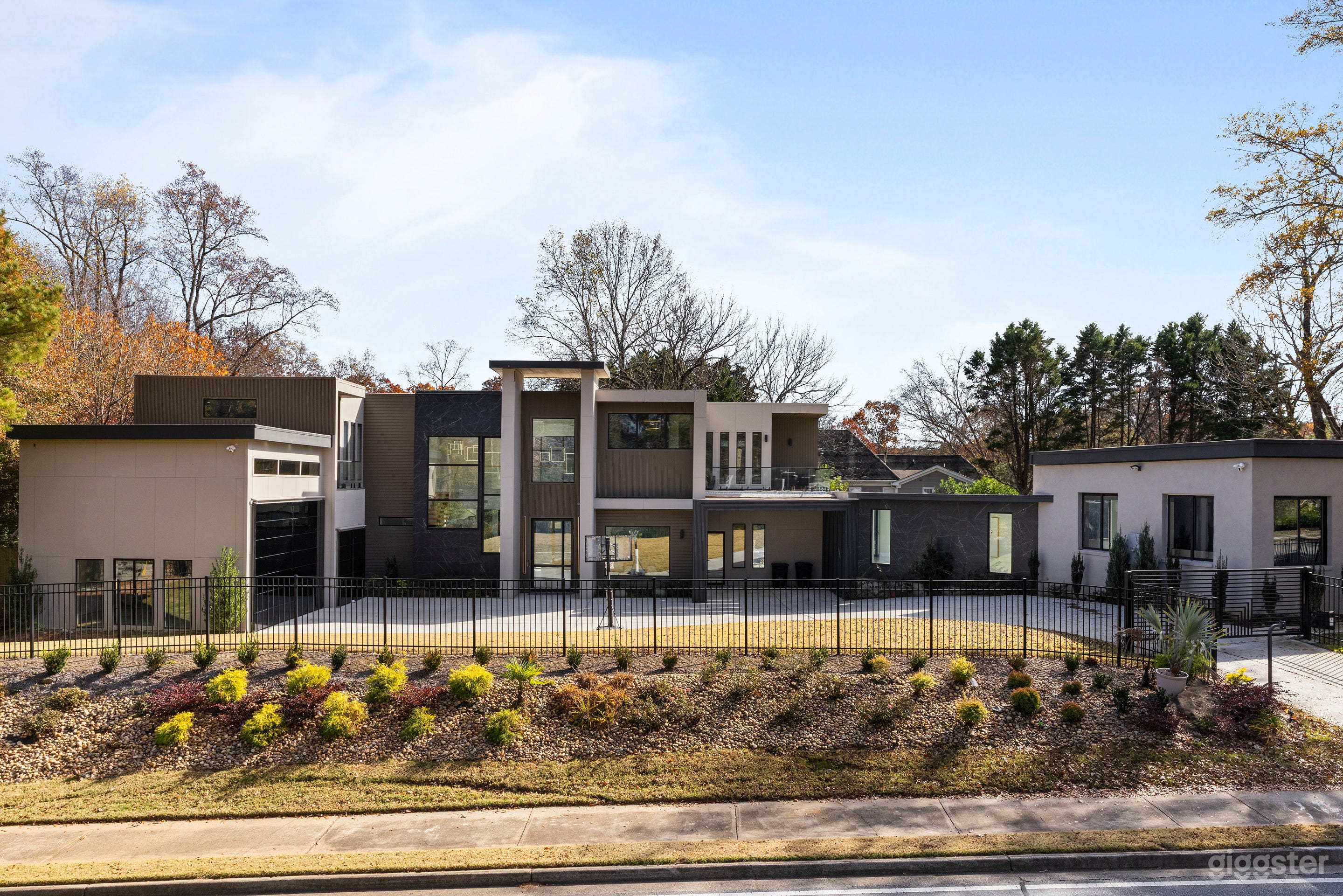 Modern Luxury Estate –Sleek Production-Ready Space Photo 2