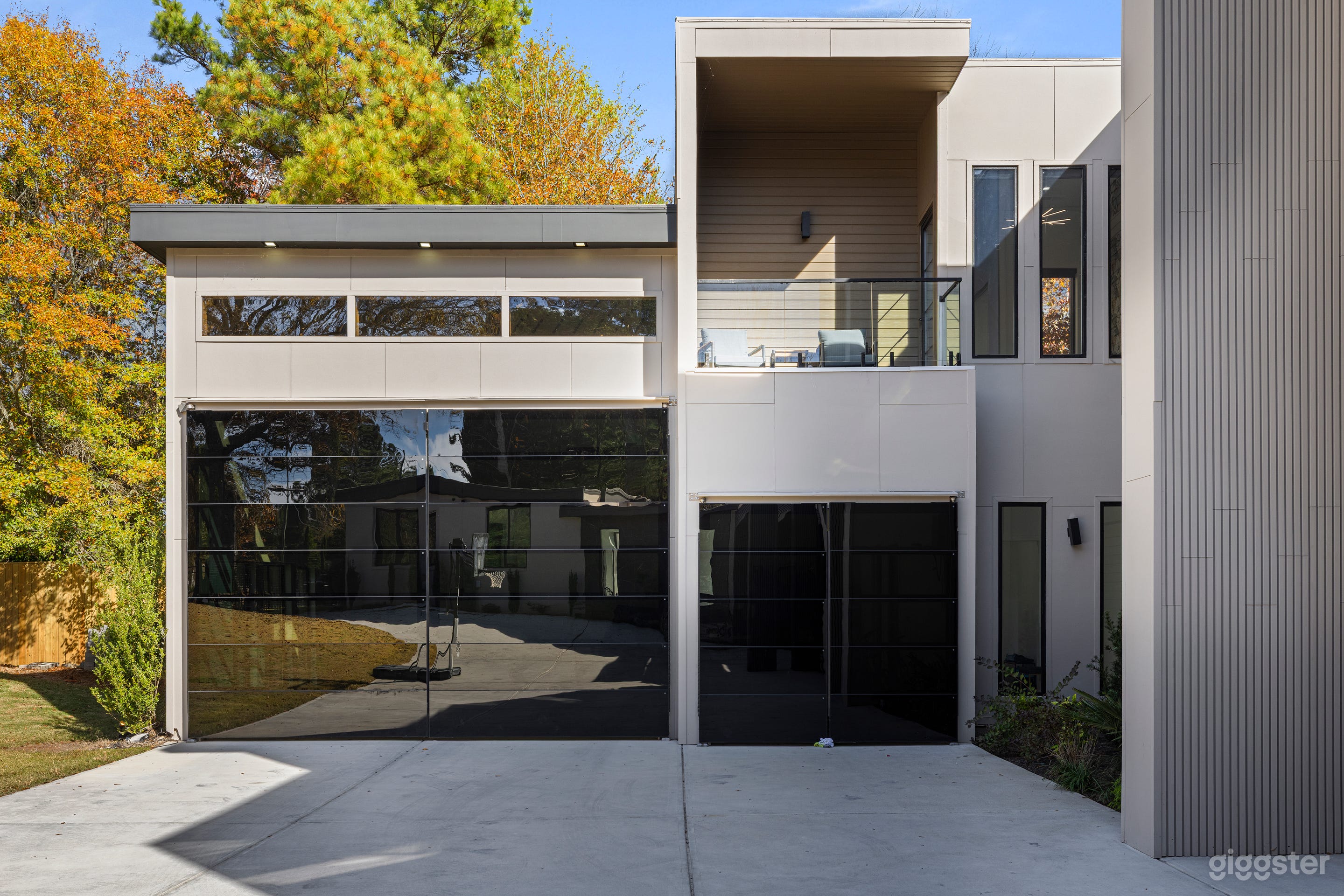 Modern Luxury Estate –Sleek Production-Ready Space Photo 4