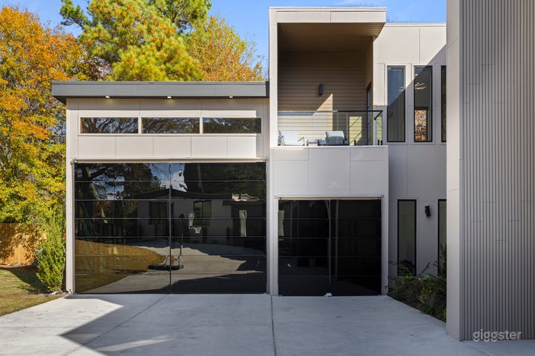  Modern Luxury Estate –Sleek Production-Ready Space 