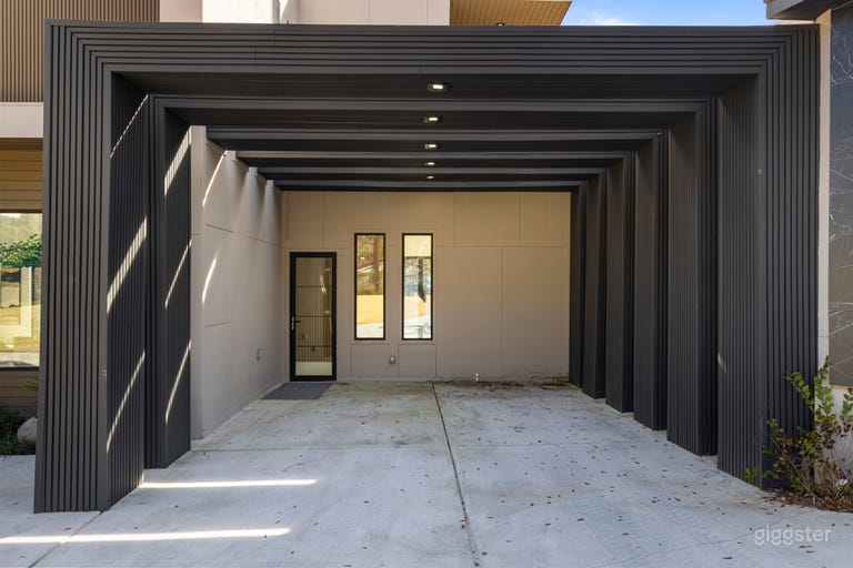  Modern Luxury Estate –Sleek Production-Ready Space 