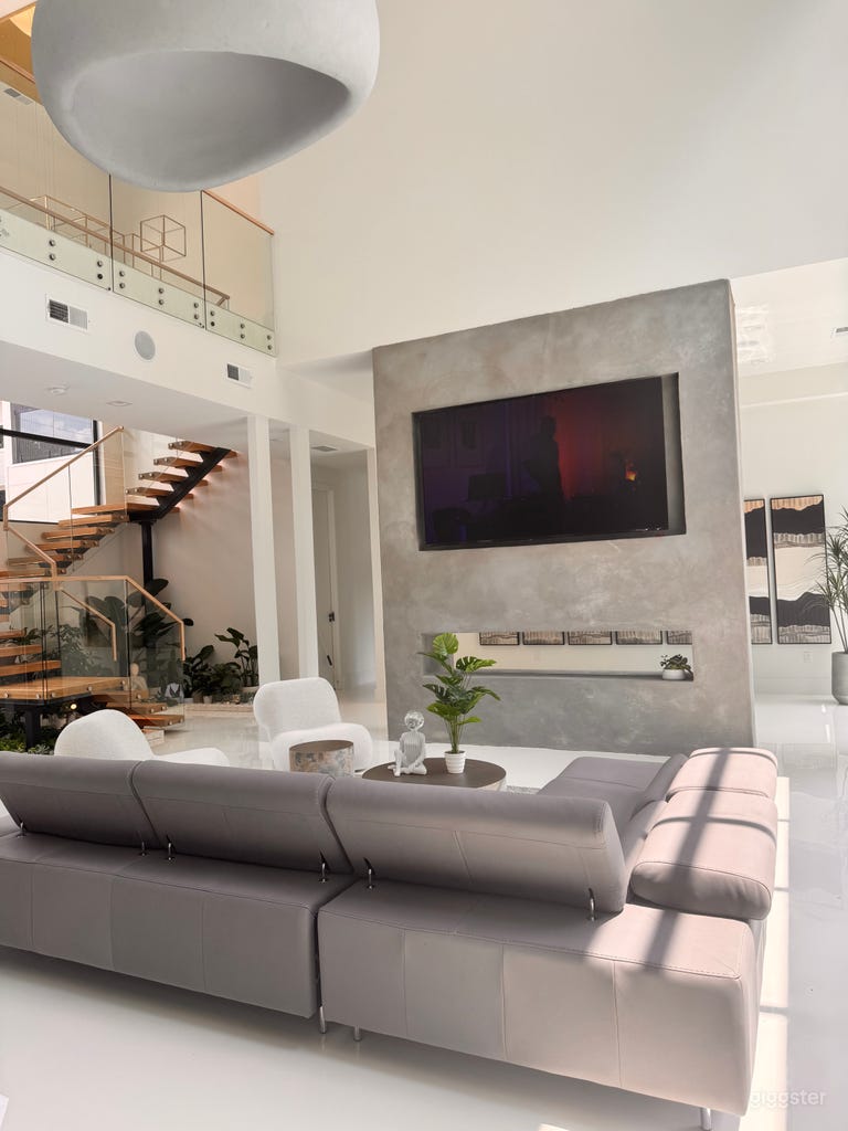  Modern Luxury Estate –Sleek Production-Ready Space 