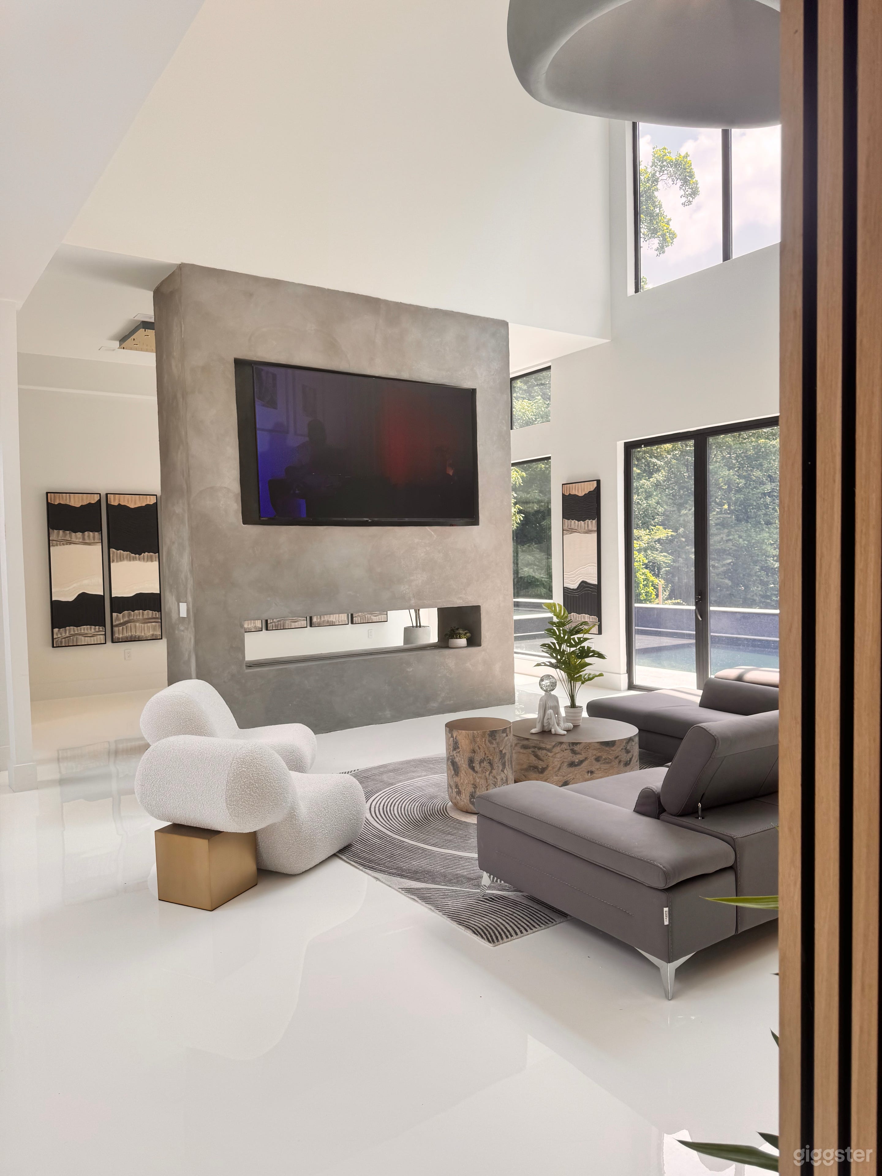 Modern Luxury Estate –Sleek Production-Ready Space Photo 4