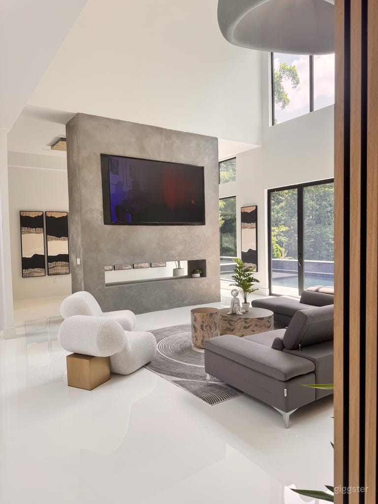  Modern Luxury Estate –Sleek Production-Ready Space 