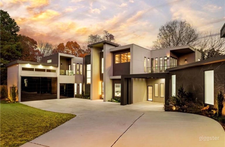  Modern Luxury Estate –Sleek Production-Ready Space 