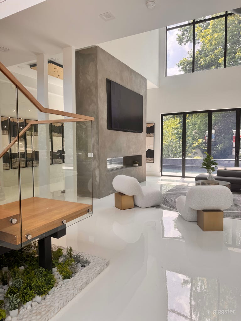  Modern Luxury Estate –Sleek Production-Ready Space 