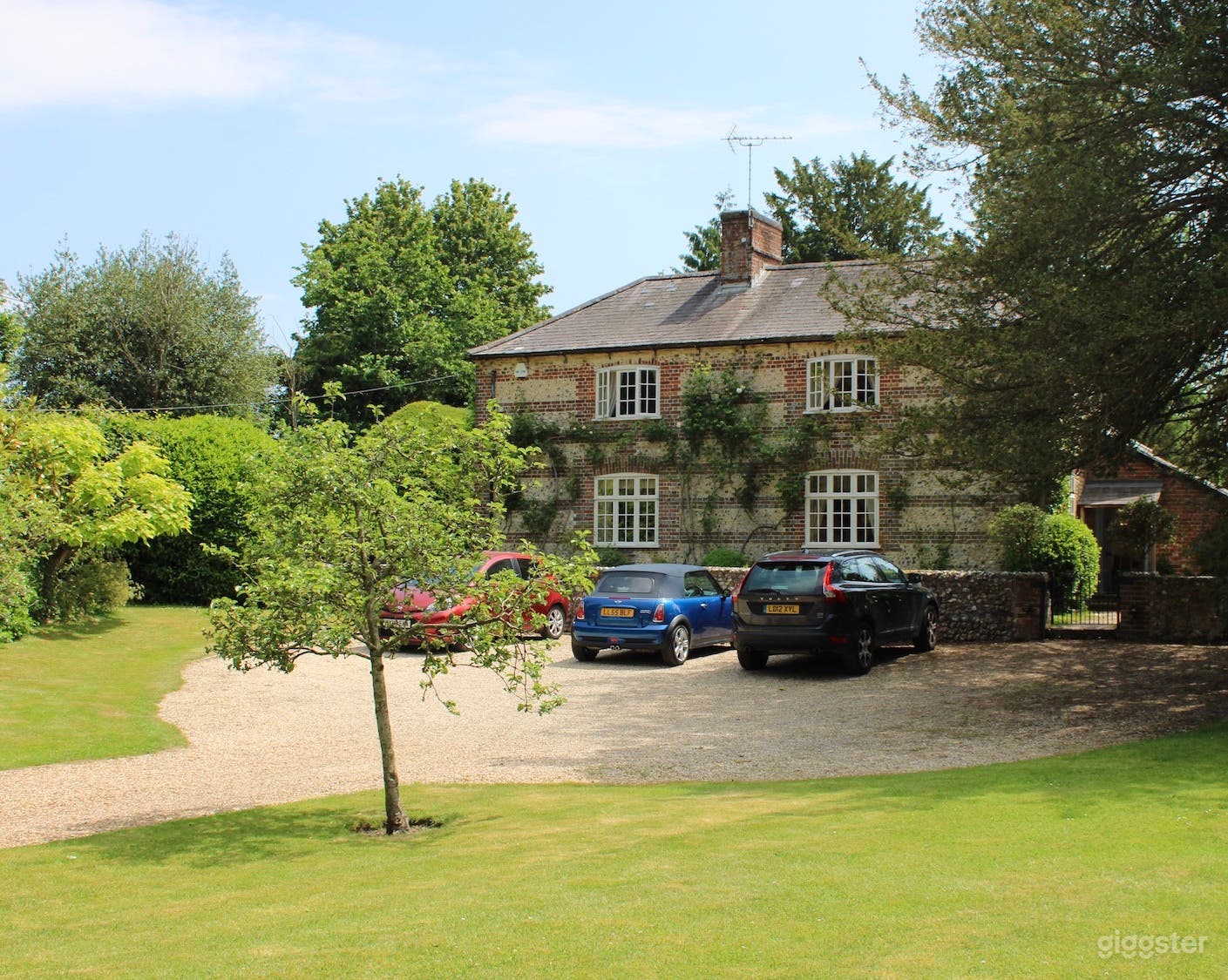 Wild Meadow House with Gypsy Caravan and Stream Photo 3